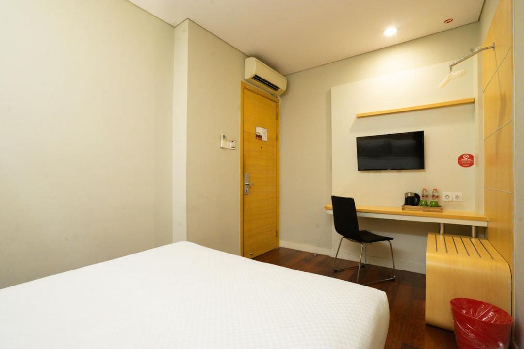 Life Hotel Stasiun Kota Surabaya Exteriör bild