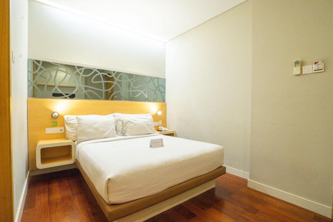 Life Hotel Stasiun Kota Surabaya Exteriör bild
