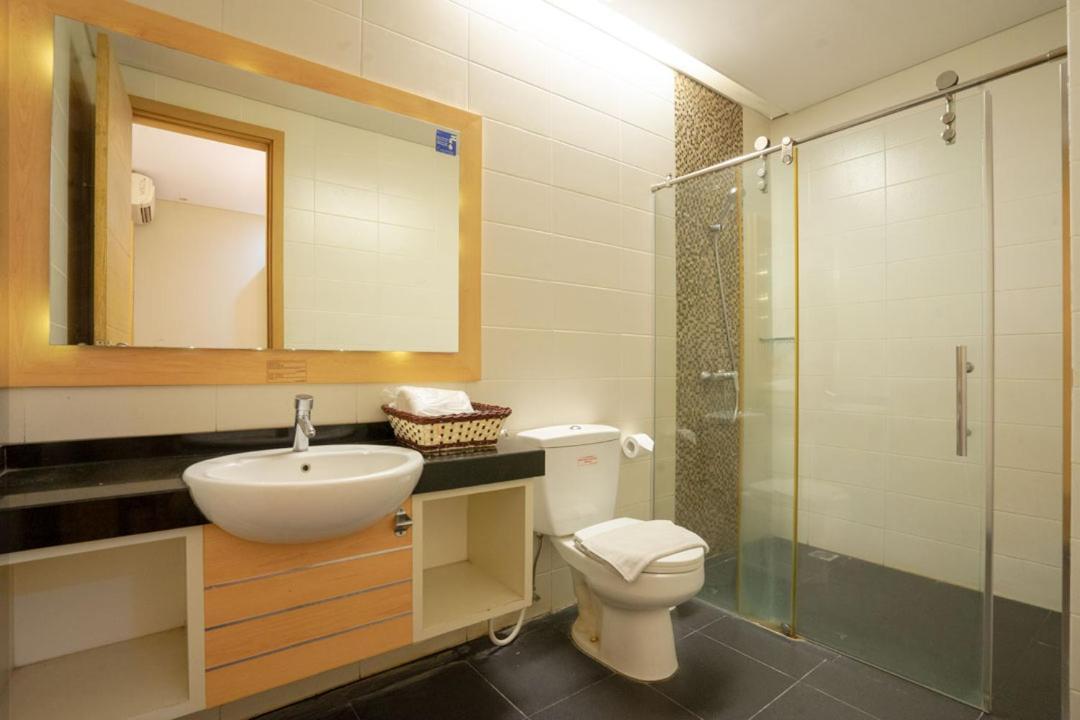 Life Hotel Stasiun Kota Surabaya Rum bild